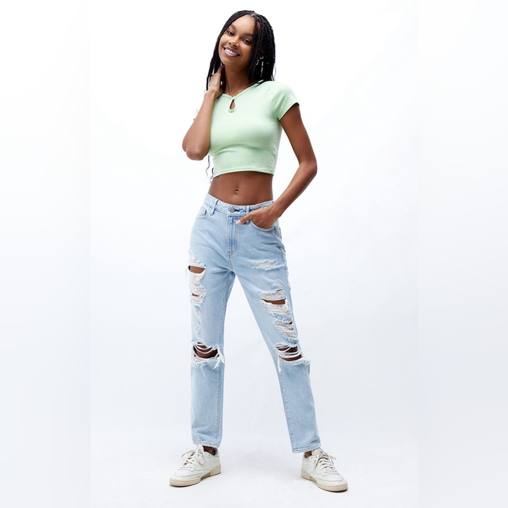 PacSun Light Blue High Rise Mom Jeans Women’s size 27